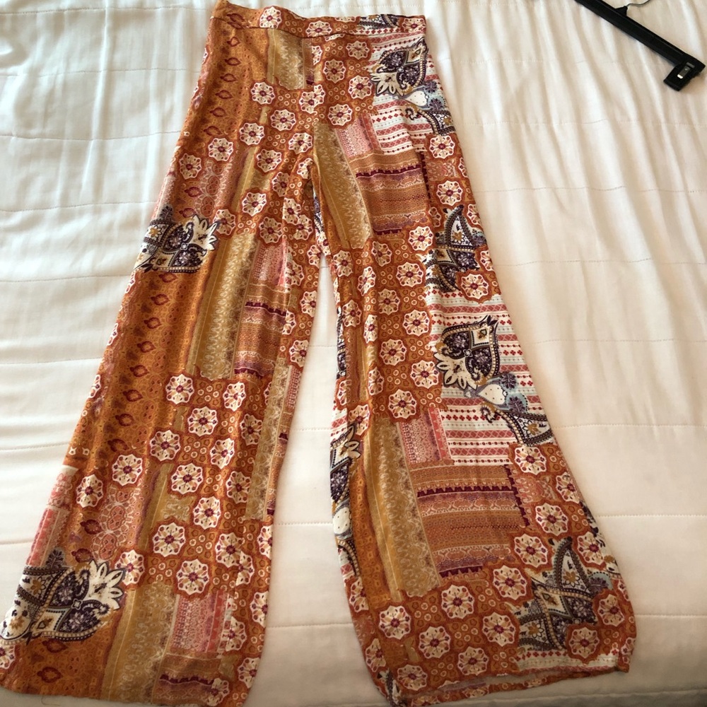 Super cute hippy pants. Size small.